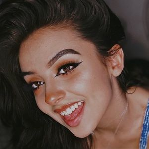 Meet your Posher, Zoie